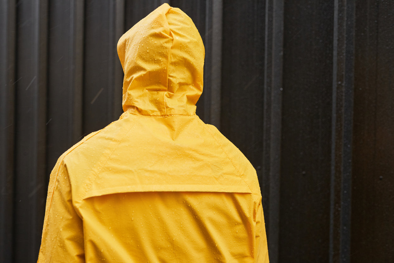 How to Choose the Best Raincoat for Construction Work: Stay Dry, Safe, and Comfortable on the Job