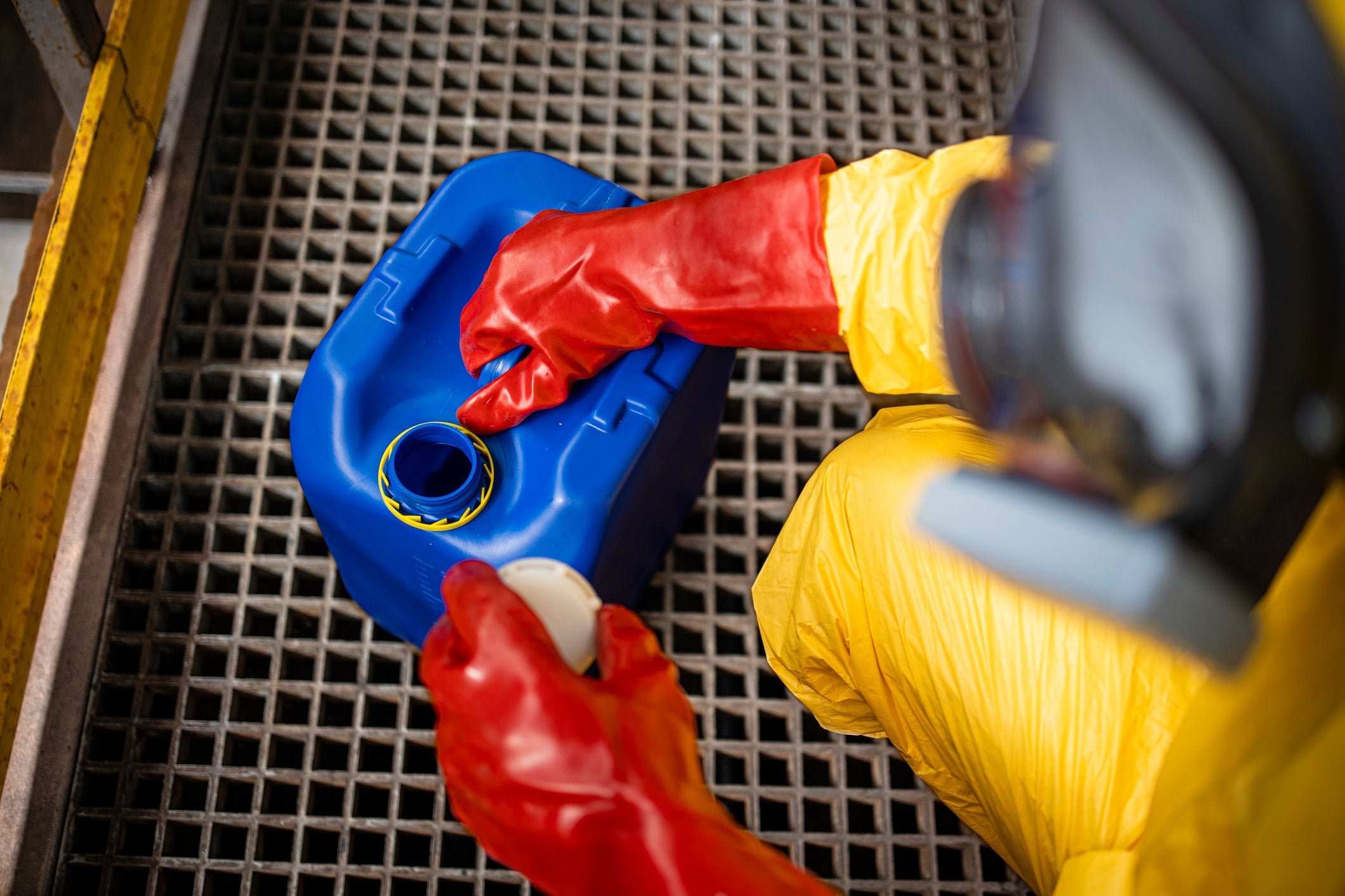 Chemical Resistant Gloves Safety Standards: The Ultimate Guide to Hand Protection