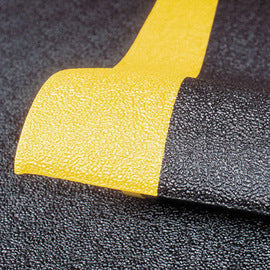 Superior Manufacturing 2' X 60' Black And Yellow Dyna-Shield® PVC Sponge NoTrax® Pebble Step Sof-Tred™ Anti Fatigue Floor Mat